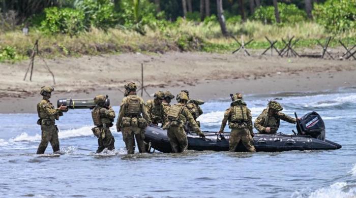 US military intensifies campaign to reopen Strait of Hormuz 