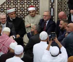 WATCH: Australian mosque protesters heckle PM Albanese over Israel stance