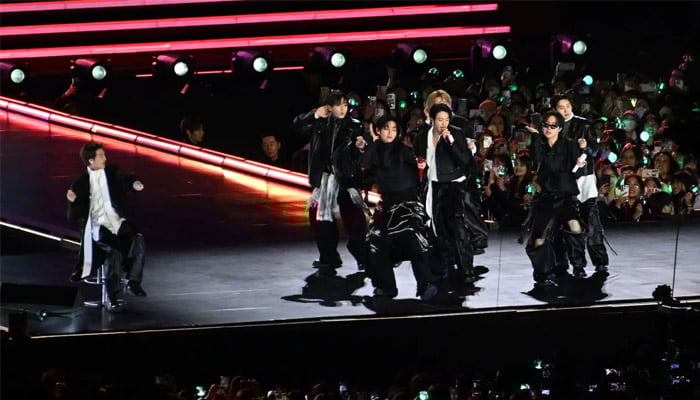 Did RM perform at BTS comeback concert despite injury?