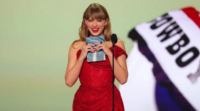 Taylor Swift fans count down to iHeartRadio awards for special announcement