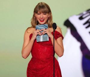 Taylor Swift fans count down to iHeartRadio awards for special announcement