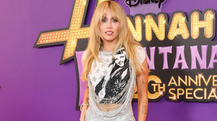 Miley Cyrus makes 'Hannah Montana 20' premiere a family affair
