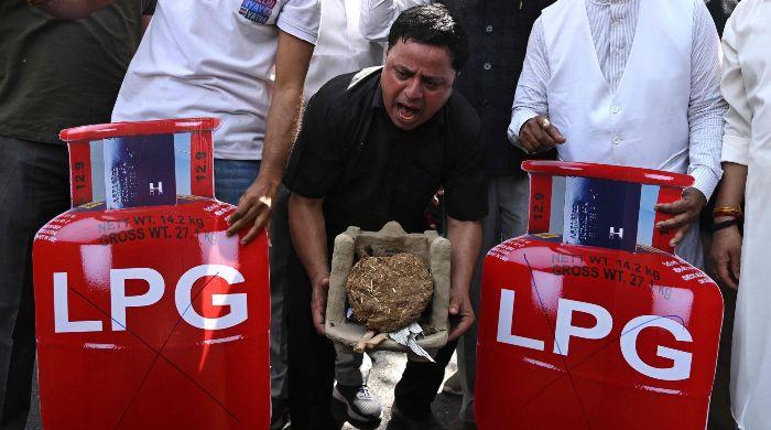 Gas shortages push India's poor back to wood and coal