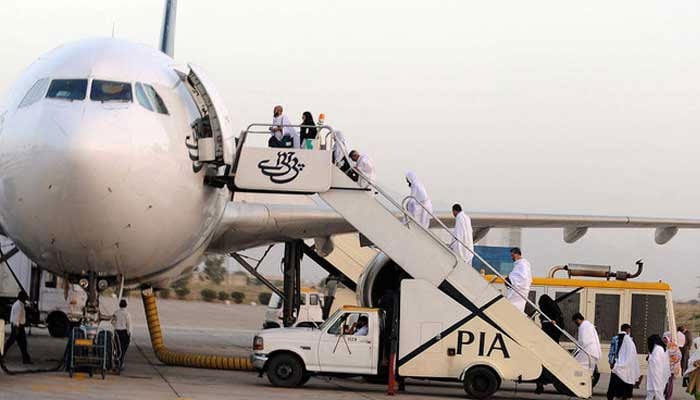 Hajj pilgrims board a Pakistan International Airlines aircraft for Makkah in Saudi Arabia for the annual Hajj pilgrimage from Quetta International Airport on September 30, 2011. — AFP