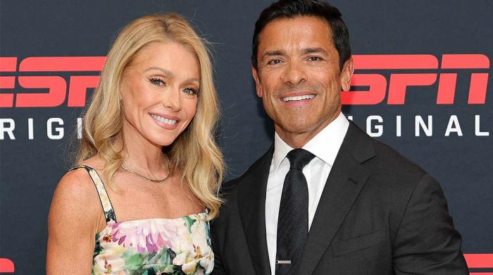Kelly Ripa's compliment leaves Howie Mandel surprised