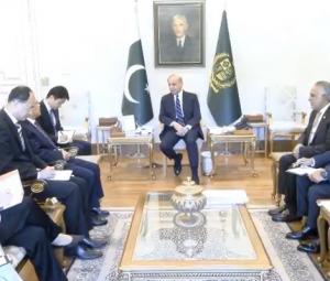 In meeting with Chinese envoy, PM highlights Pakistan's de-escalation role amid Mideast tensions