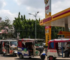 Fuel-thirsty Asian countries line up for Russian oil