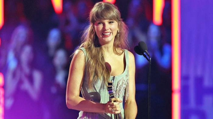 Taylor Swift breaks internet with surprise confession at iHeart Radio Awards