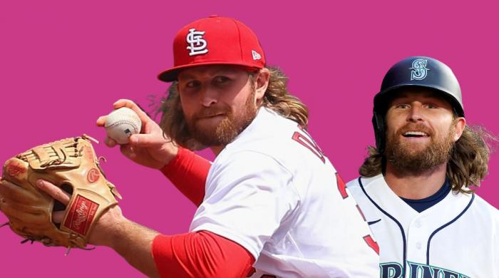 Donovan's first Mariners at-bat ends in historic home run debut