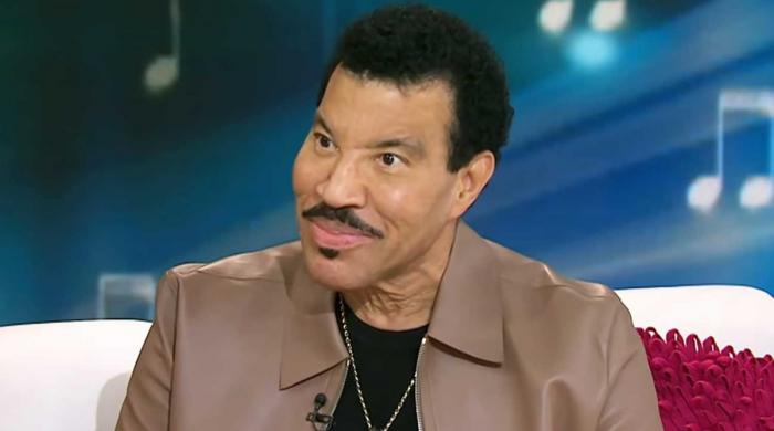 Lionel Richie shares brutal truth about fame: 'Don't look at me'