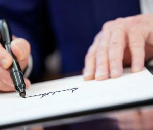 Trump signature to appear on US currency, ending 165-year tradition