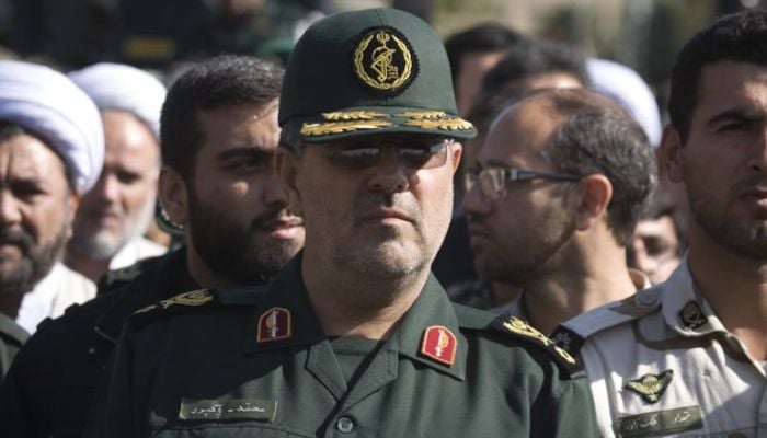 Head of Irans Revolutionary Guards ground forces Mohammad Pakpour (C) attends a funeral ceremony in Tehran, October 20, 2009. — Reuters