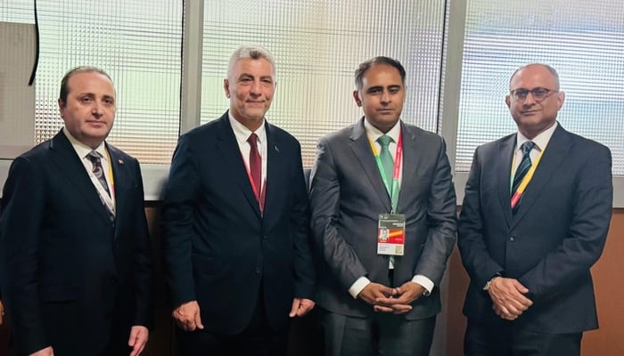 Minister of State for Finance and Railways Bilal Azhar Kayani poses for a picture with members of global delegations at 14th Ministerial Conference (MC14) of the World Trade Organisation. — Geo.tv
