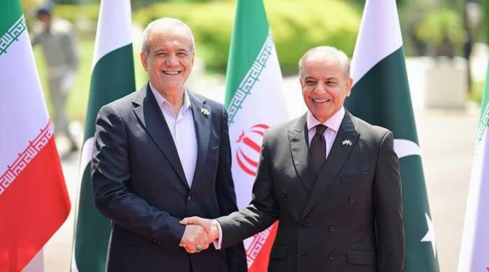 PM briefs Iranian president on Pakistan's peace diplomacy amid Mideast war