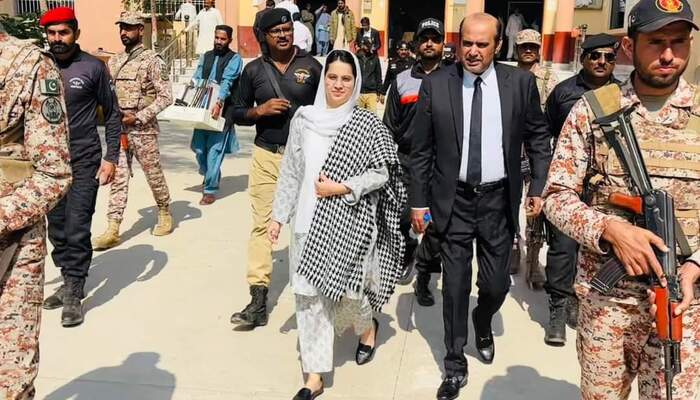 An undated image of complainant Umme Rubab Chandio exiting a court. — X@UmeRubabChandio