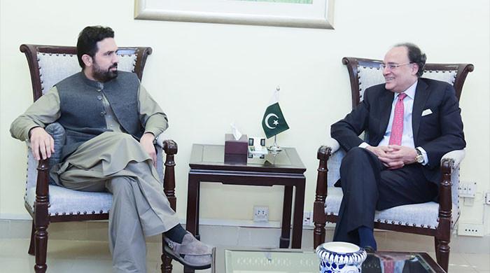 Finance czar assures KP CM of resolving 'legitimate issues', financial challenges