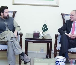 Finance czar assures KP CM of resolving 'legitimate issues', financial challenges
