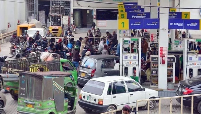 A view of Motorists standing in a queue for filling petrol outside a petrol pump in Rawalpindi on January 1, 2023. — Online