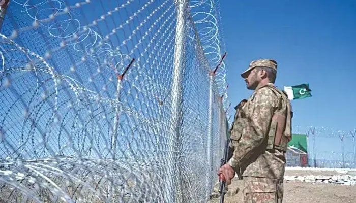 Undated image shows a Pakistan Army soldier stands next to a border fence along KP and Afghanistan’s Paktika province. — AFP/File