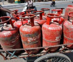 India graveyard raid uncovers hidden cooking gas canisters amid shortage