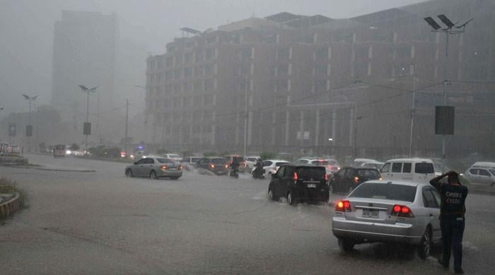 Karachi receives light showers with strong winds overnight 
