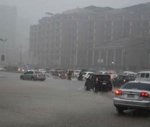Karachi receives light showers with strong winds overnight 