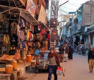 Govt mulls early market closures; wedding halls, restaurants to operate until 10pm