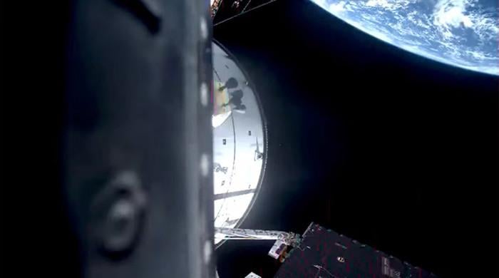 Artemis mission approaches lunar loop for first flyby since 1972