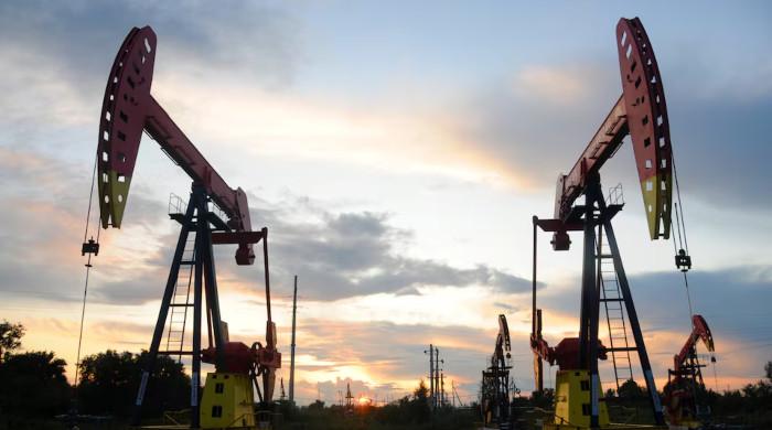 Oil prices extend gains as Trump sharpens rhetoric on Iran