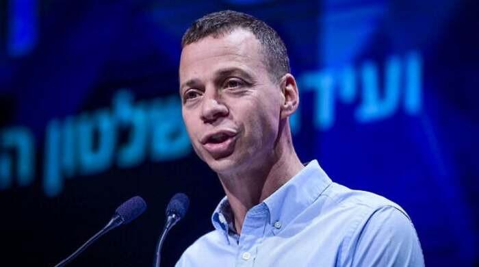 Israeli journalist admits reporting rescue of US airman as Trump threatens jail over 'leak'