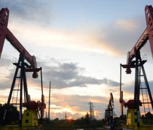 Oil prices extend gains as Trump sharpens rhetoric on Iran