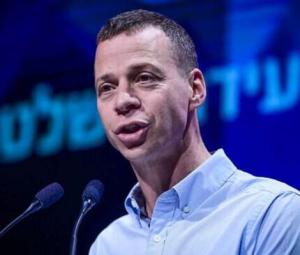 Israeli journalist admits reporting rescue of US airman as Trump threatens jail over 'leak'