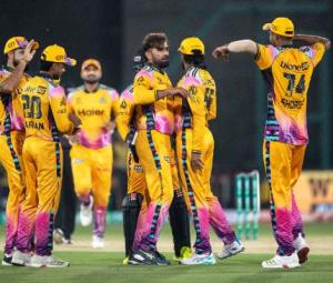 Peshawar Zalmi bowl out Hyderabad Kingsmen for 145 in PSL 11 clash