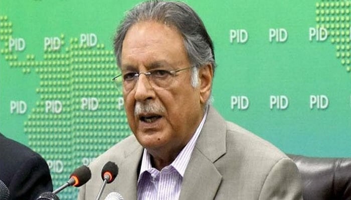 Former federal minister Pervaiz Rasheed addresses a press conference in this undated photo. — PID/fILE