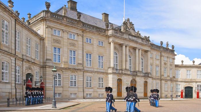 Royal family hit with heartbreak as Queen releases official statement