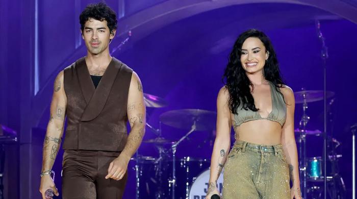 Demi Lovato, Joe Jonas perform 'On the Line' together after 17 years