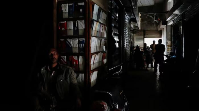 Govt resorts to loadshedding, cautions hiking power tariffs amid Middle East crisis