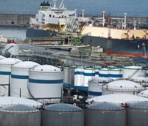 Pakistan weighs spot LNG as Iran war hits supply, ramps up domestic oil and gas