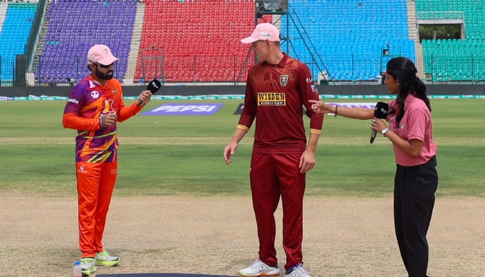 RawalPindiz captain Mohammad Rizwan (left) and his Hyderabad Kingsmen counterpart Marnus Labuschagne (centre) present for toss for Pakistan Super League match at National Bank Stadium in Karachi on April 16, 2026. — PCB