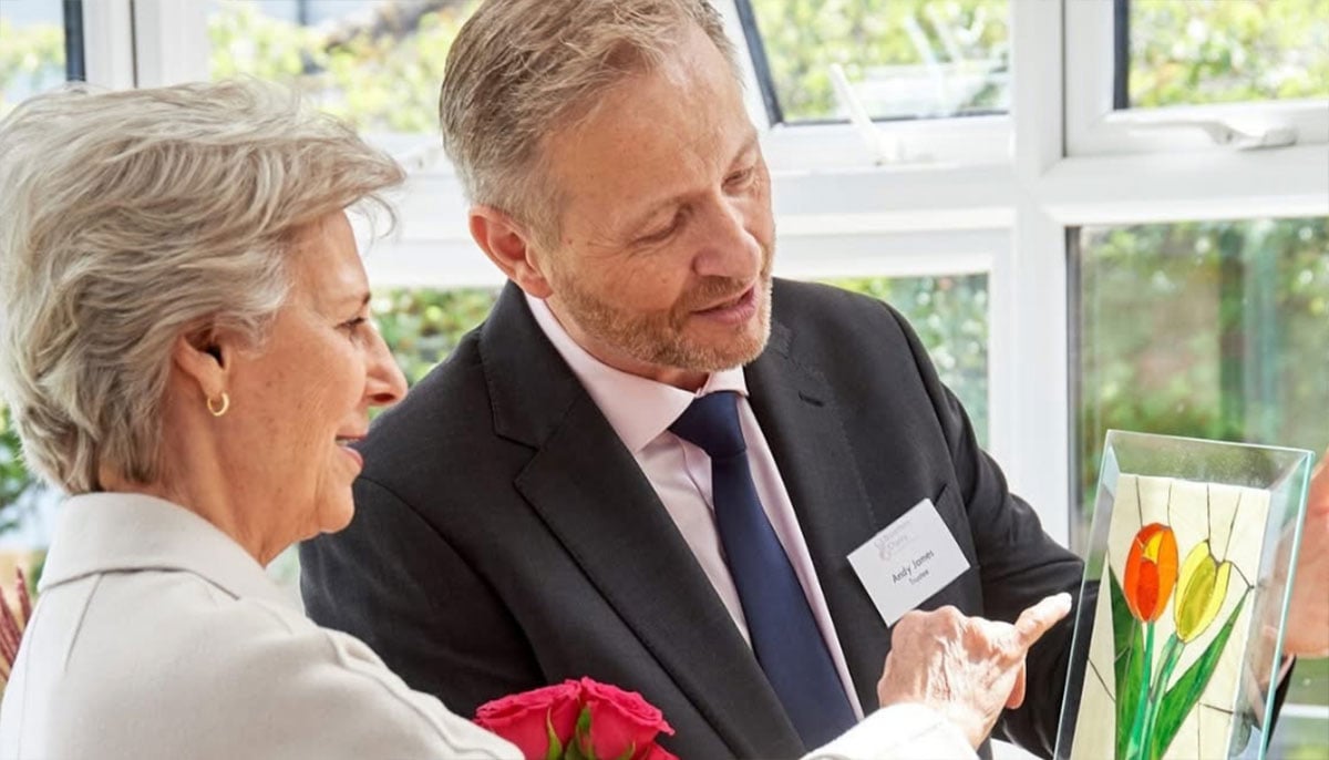 Duchess of Gloucester meets patients and receives gift
