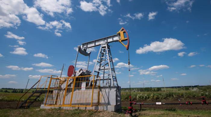 Oil little changed on scepticism US-Iran peace talks will ease Hormuz disruption