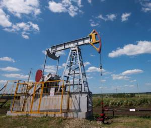 Oil little changed on scepticism US-Iran peace talks will ease Hormuz disruption