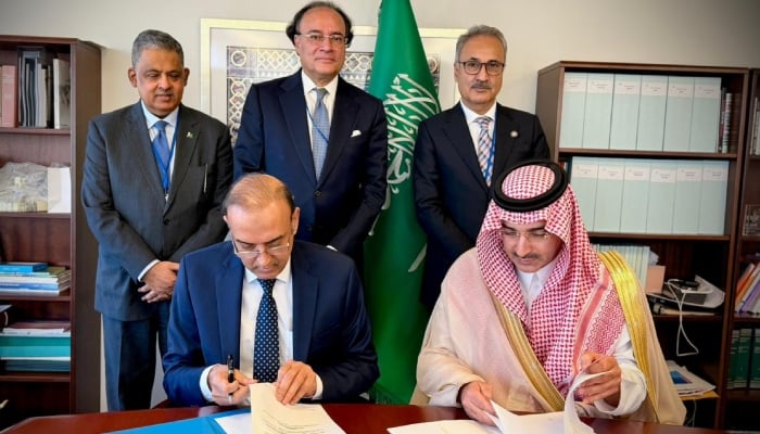 SBP Governor Jameel Ahmad (left) and SFD Chief Executive Officer Sultan bin Abdulrahman Al-Marshad sign an agreement in Washington, US, April 17, 2026. — X/@Financegovpk