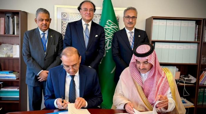 Pakistan, Saudi Arabia ink deal to extend $3bn deposit