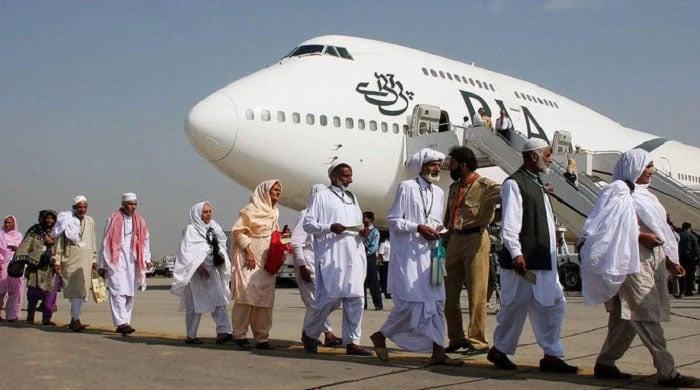 Hajj flights begin as first batch of pilgrims departs Karachi 
