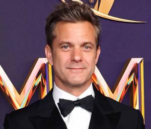 Joshua Jackson reacts candidly on being asked question about dad