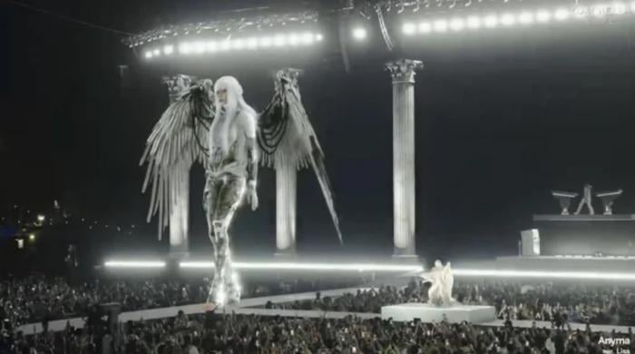 BLACKPINK Lisa's screen illusion goes viral leaving Coachella crowd confused