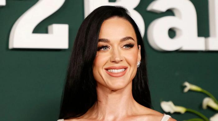 Katy Perry confuses fans with unexpected act during getaway