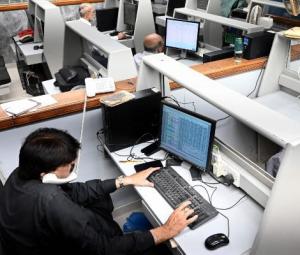 PSX falls as US-Iran tensions, oil surge hit sentiment