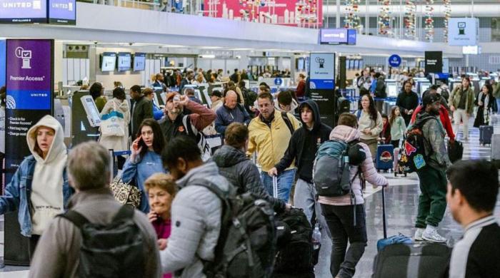 US airports flight disruption top 4,200: Here's full list of airlines hit by cancellations, reroutes, delays 